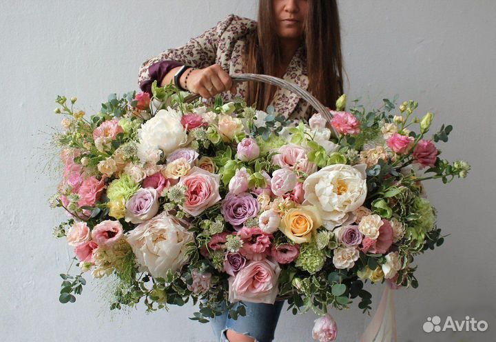 Букет из кустовых пионовидных роз