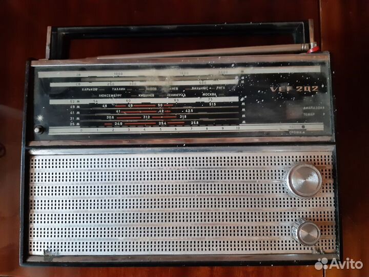 1975 год Радиоприемник VEF 202