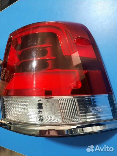Фонарь наружный задний правый Toyota Land-Cruiser
