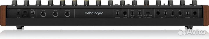 Аналоговый синтезатор Behringer monopoly