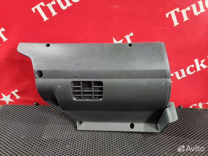 Защитный кожух передней панели кабины