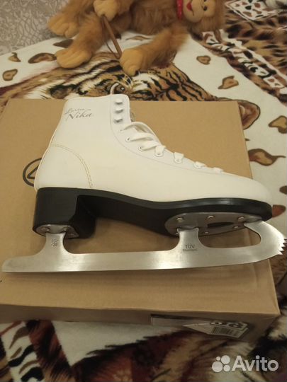 Коньки фигурные 38 размер новые