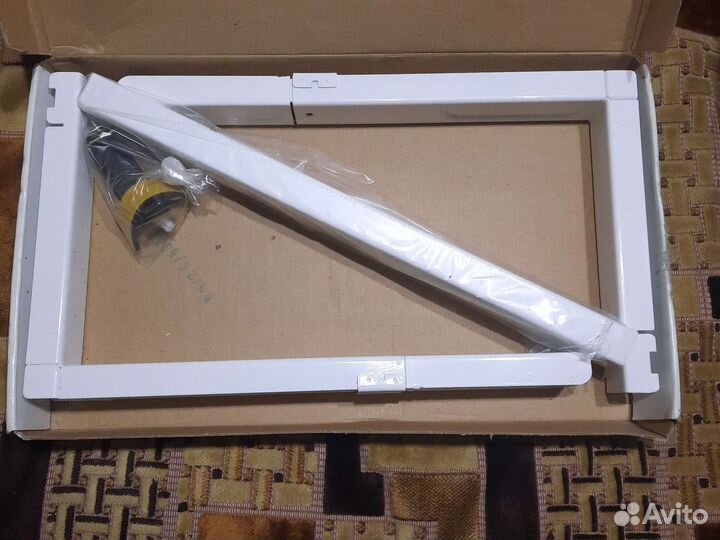 Крепления для телевизора и под микроволновку