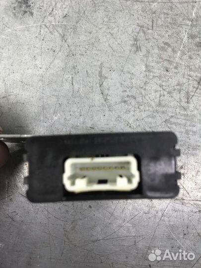 Блок управления дверьми задний правый Toyota Crown