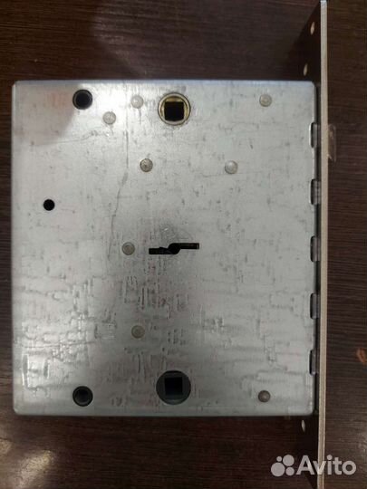 Замок врезной сувальдный