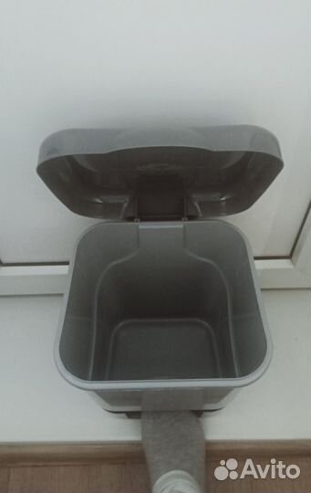 Ведро мусорное с педалью. Новое