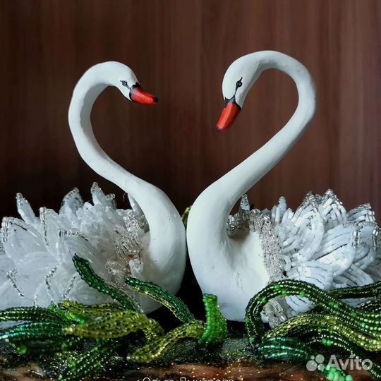 Статуэтка лебедь