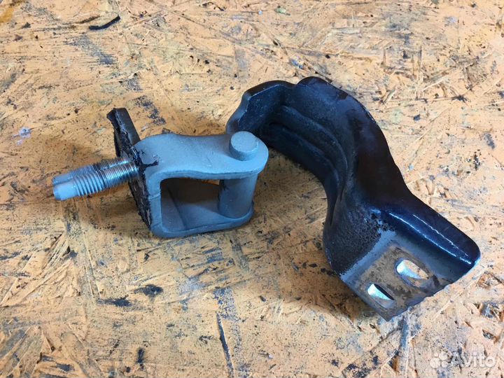 Петля двери Volkswagen Passat