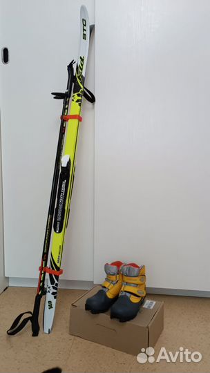 Лыжи беговые детские 140 с палками