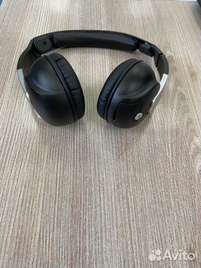 Беспроводные наушники Mercedes Benz