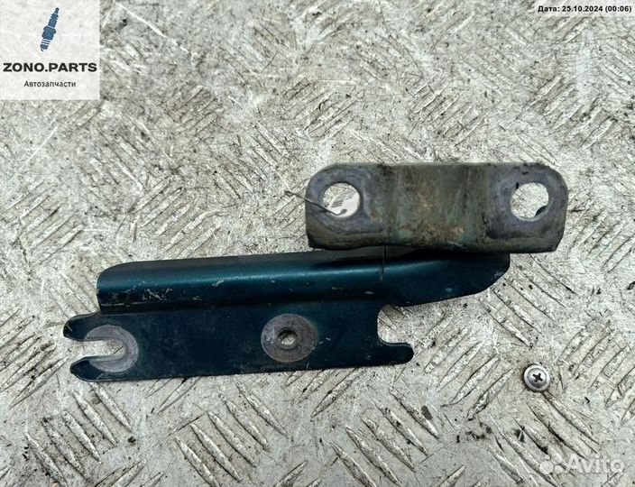 Петля капота левая на Mazda 323 (1994-1998) BA