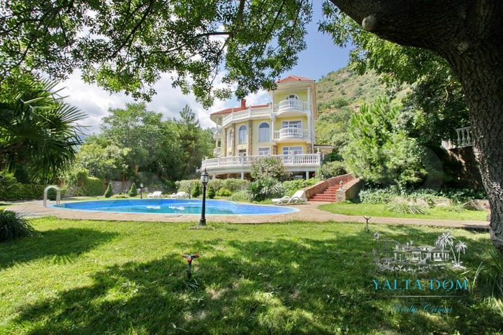 Дом 398 м² на участке 23 сот.