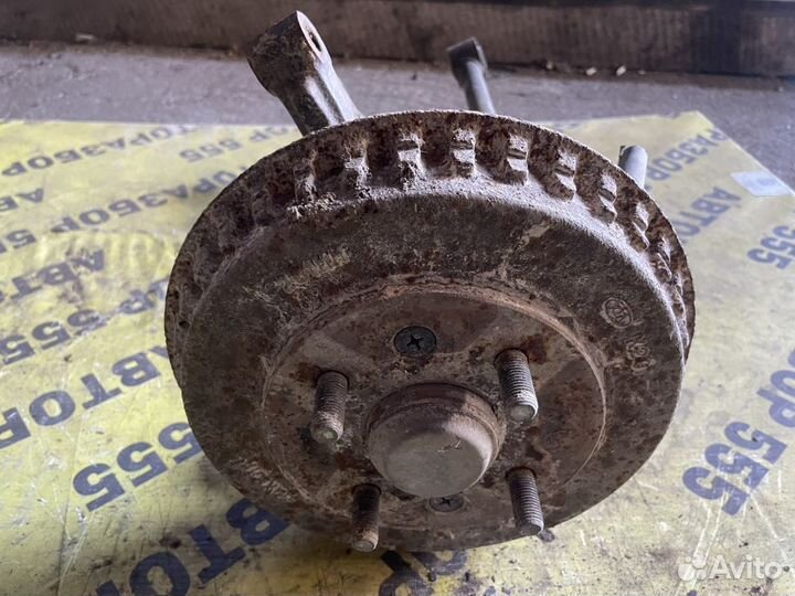 Кулак задний правый Kia Spectra