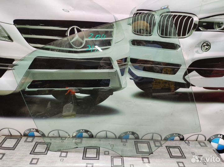 Стекло двери заднее правое Mercedes W204