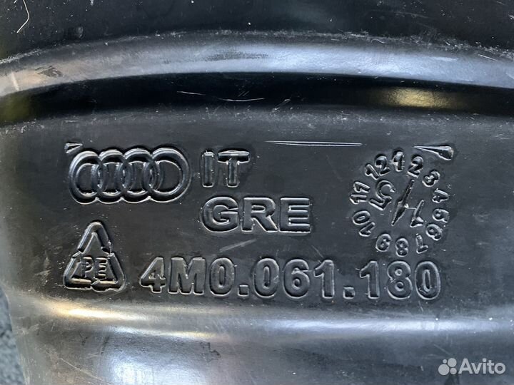 Коврик в багажник Ауди Q7/SQ7 4M оригинал