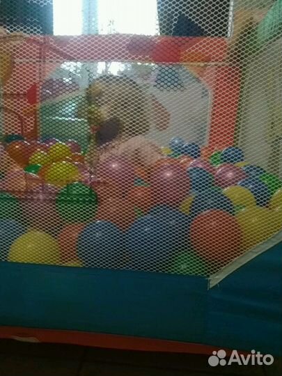 Бассейн с шариками, сухой бассейн