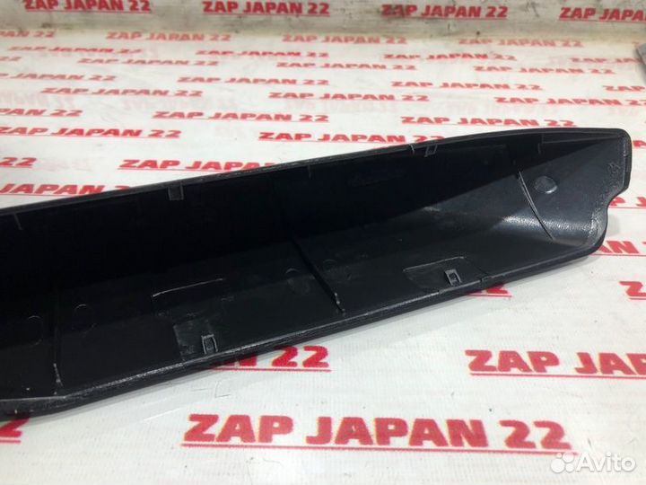 Крышка рейлинга задняя правая Toyota Land Cruiser