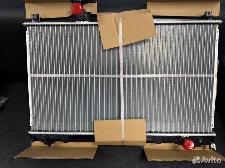 Радиатор охлаждения Noah / Voxy / Ipsum