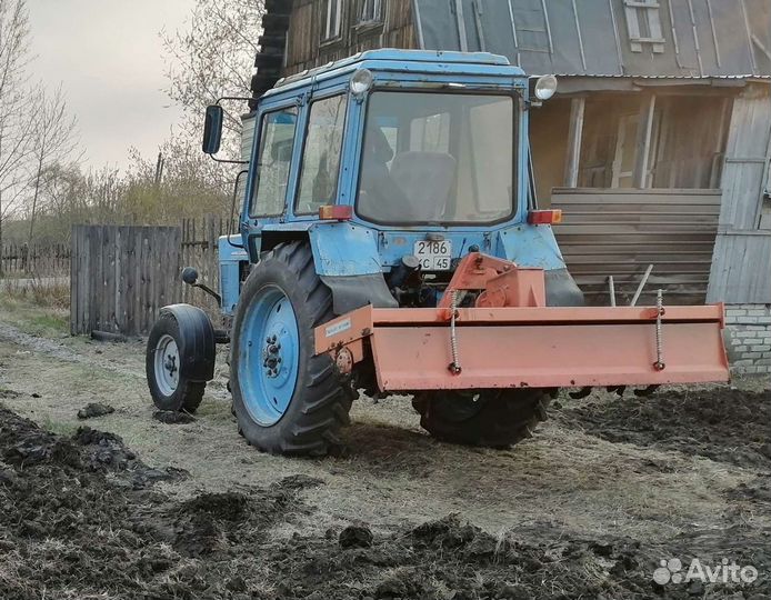 Вспашка земли плугом или фрезой