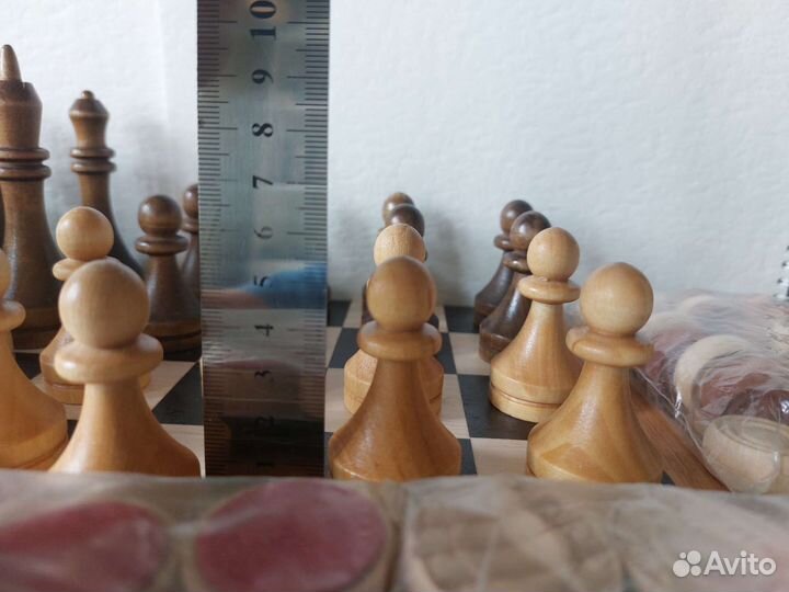 Шахматные фигуры и шашки нарды