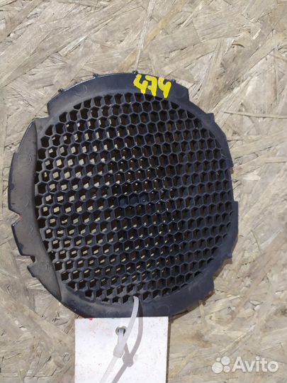 Вставка в решетку радиатора под эмблему VW polo