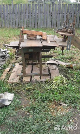 Универсальный деревообрабатывающий станок