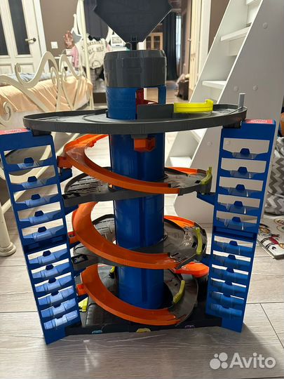 Hot wheels мега гараж
