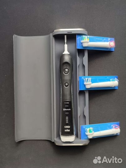 Электрическая зубная щетка Oral-B Pro 7000