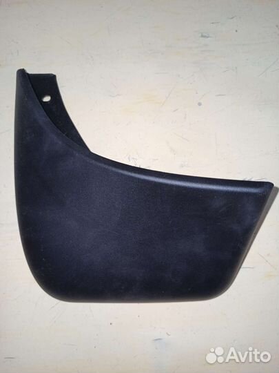 Брызговик задний левый