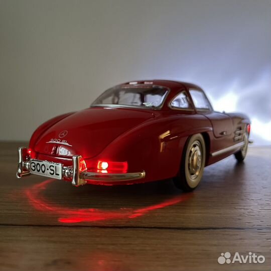 Модель автомобиля Mercedes-Benz 300 SL 1:24