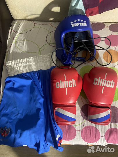 Боксерские перчатки clinch