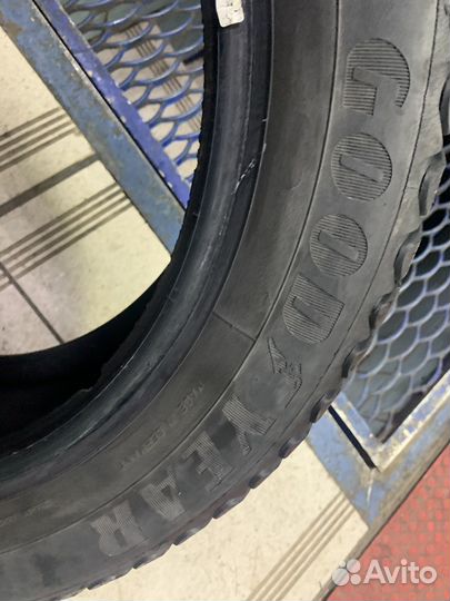Goodyear Ultragrip Ice Arctic 215/55 R17