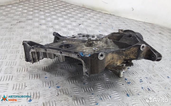 Крышка коленвала передняя дизельная Mercedes-Benz