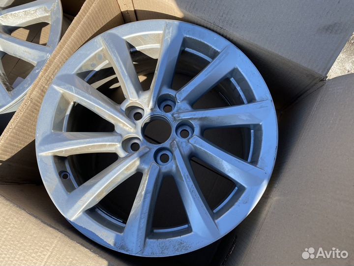 Колесный диск Toyota Camry 70 R17 оригинал