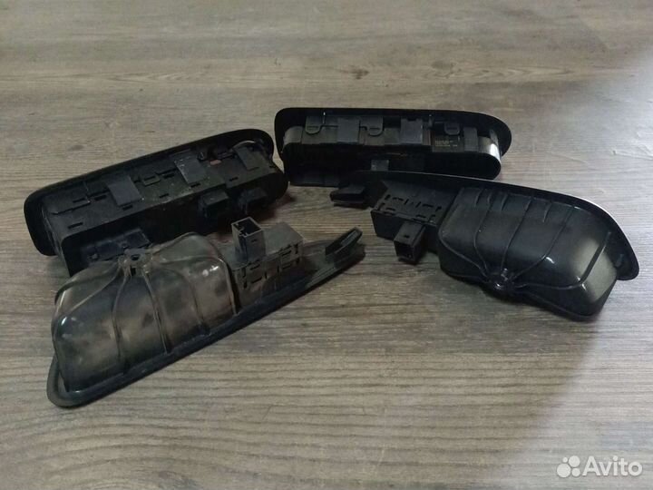 Кнопки стеклоподъемников Пежо 308