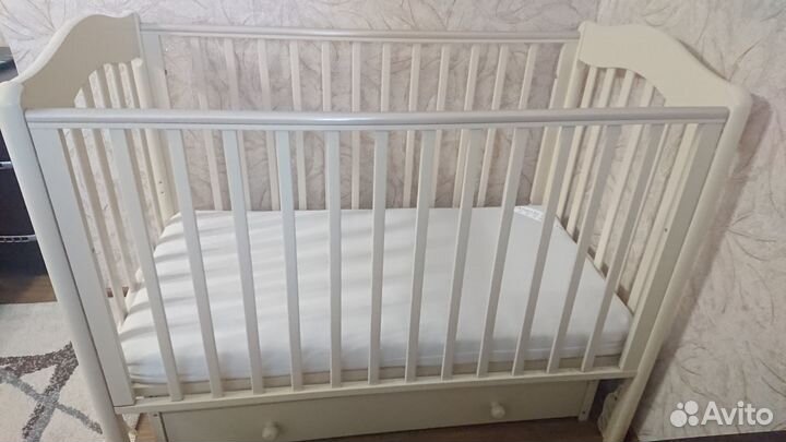 Продам крепкую детскую кроватку