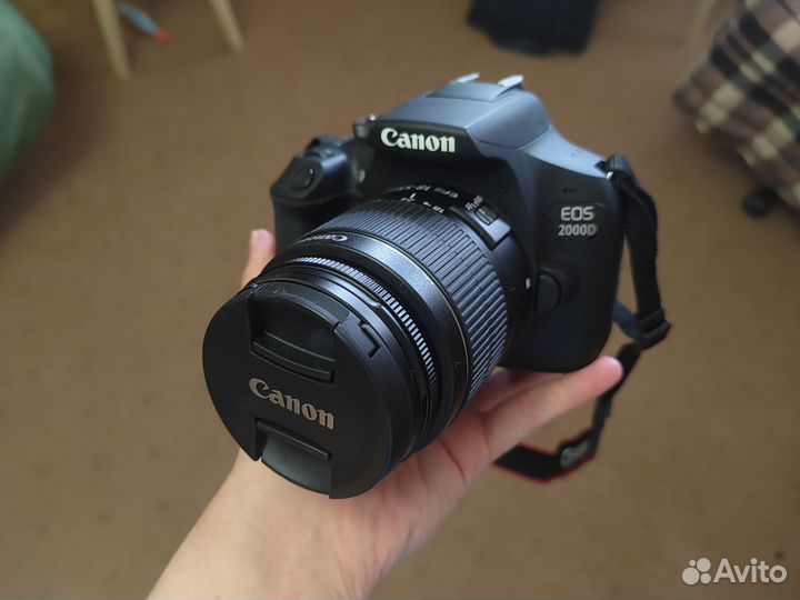 Зеркальный фотоаппарат Canon eos 2000d