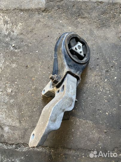 Опора двигателя задняя Мазда 3 бк 1.6