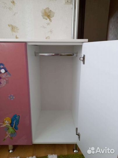 Детский шкаф и тумбочка