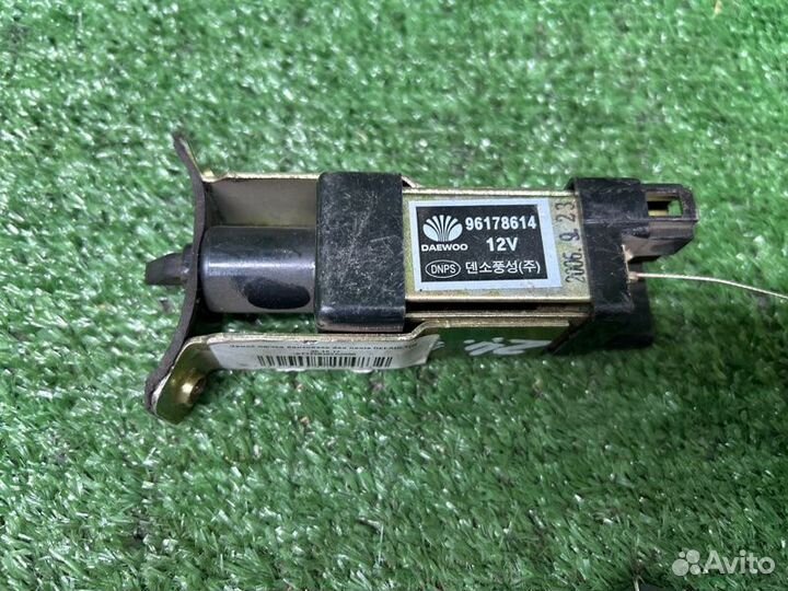 Моторчик лючка бензобака Daewoo Nexia N100