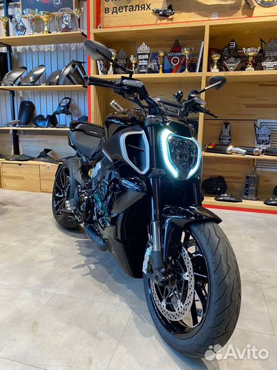 Ducati Diavel V4