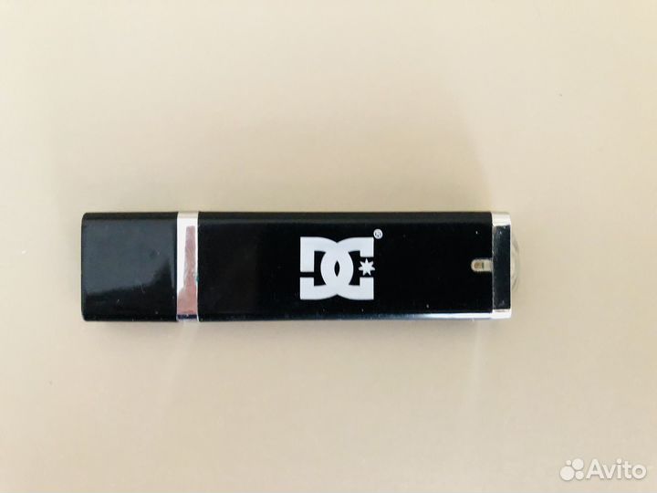 Usb флешка брелок DC shoes Quicksilver Trek Planet