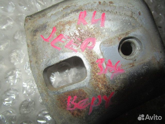 Петля двери задней правой верхняя Jeep Grand Chero