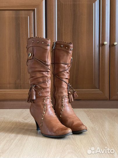 Женские сапожки коричневые в стиле бохо