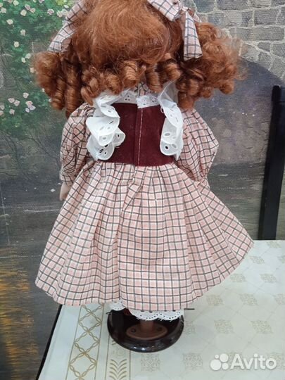Кукла фарфоровая коллекционная