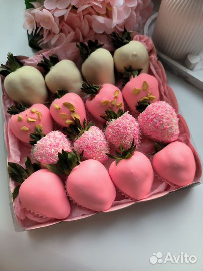 Клубника в шоколаде. Бананы в шоколаде