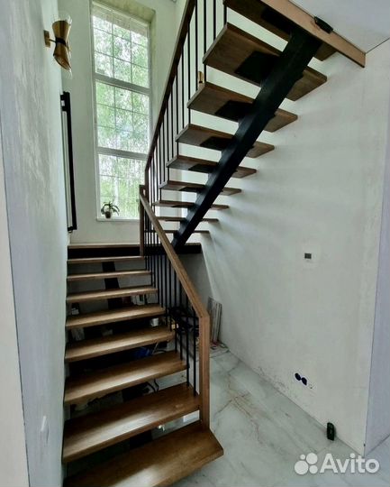 Лестница на металлическом каркасе