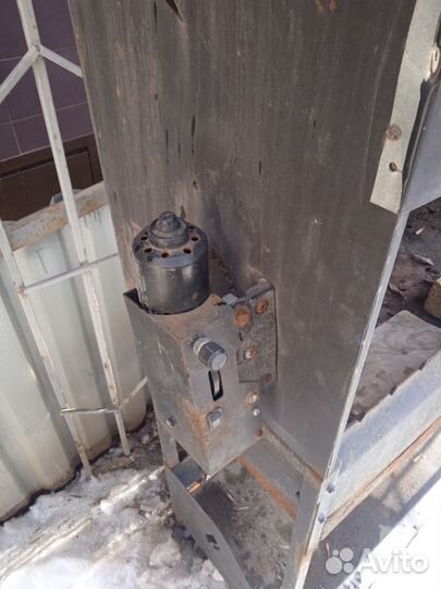 Мангал с крышей