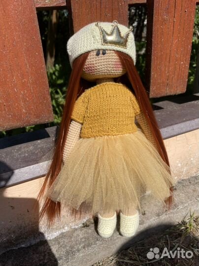 Вязаная интерьерная кукла