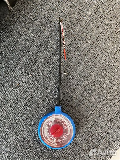 Комплект оснащенных спортивных удочек